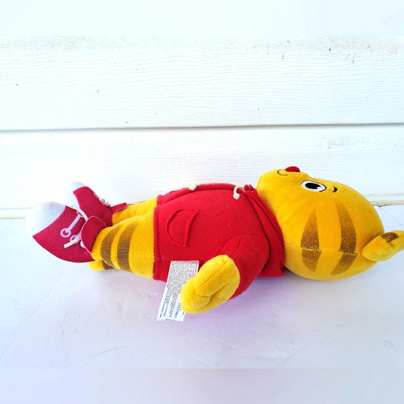 Daniel Tiger Neighborhood Talking Plush Toy!!! - Picture 7 of 8